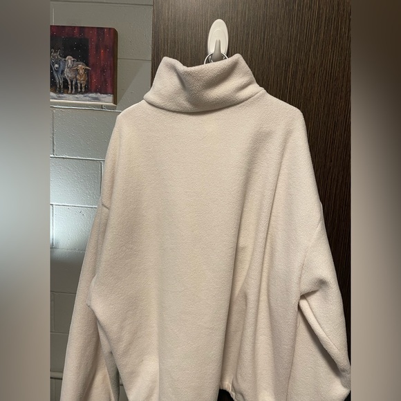 Oversized Fleece Top - Picture 3 of 4